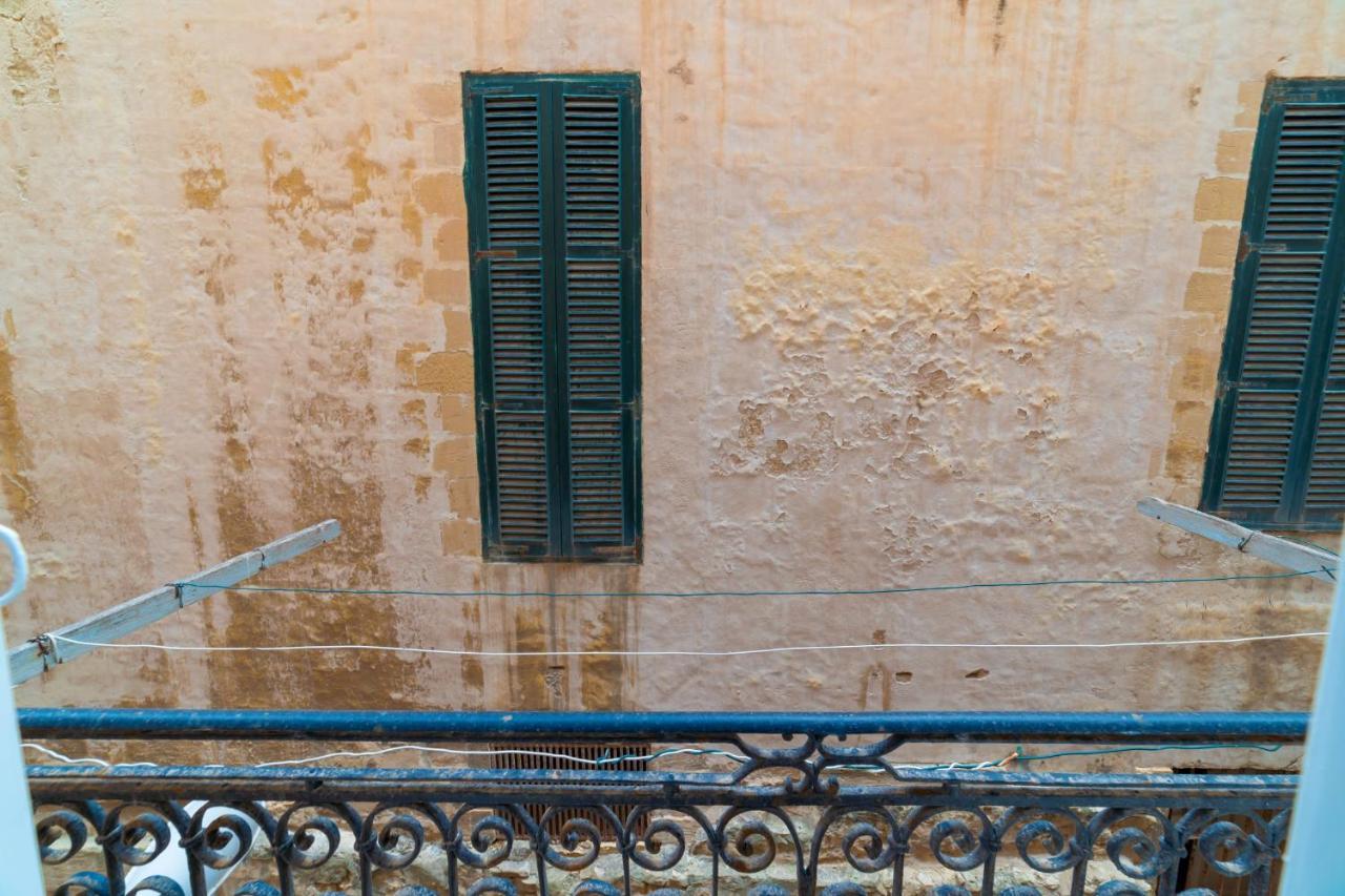Central Valletta Townhouse-Hosted By Sweetstay Екстериор снимка